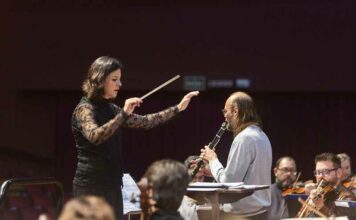 Orquestra Sinfônica do Paraná apresenta obra inédita em concerto regido pela maestra Mariana Menezes neste domingo