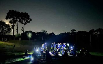 Longe da tecnologia e das luzes da cidade estudantes aprendem sobre constelações