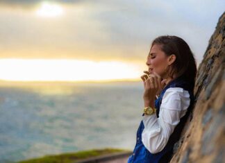 Cantora Grace Vasconcelos uma voz, um sentimento, uma adoradora a serviço do Reino de Deus