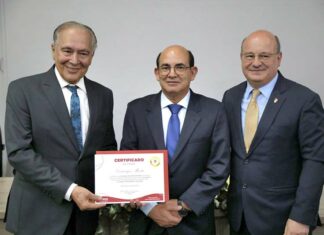 Domingos Murta é empossado como novo presidente dos Amigos do HC