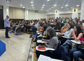 Professores do Paraná realizam curso para transformar ensino em aprendizagem