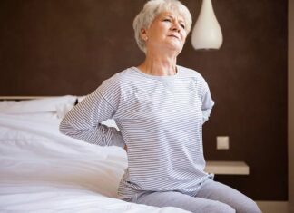 Por que a osteoporose afeta mais mulheres e idosos? Saiba como prevenir