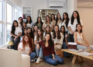 Ela tornou uma mala de mão em R$ 28 milhões de faturamento com uma marca do dia a dia das brasileiras