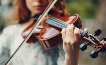 Ação especial de Dia das Mães acontece nos cemitérios Jardim da Saudade com homenagens, rosas e música ao vivo