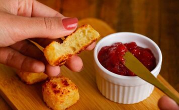 Com mais de 2 milhões de celíacos no Brasil, pão de queijo vira aliado seguro e prático no lanche do dia a dia