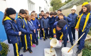 Estudantes de Curitiba fazem sabão com óleo usado para combater a poluição da água
