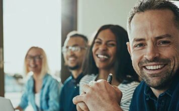 Desmotivação no trabalho custa bilhões e afeta empresas: Instituto Feliciência lança nova turma da certificação internacional CHO