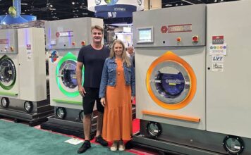 Empresários de Curitiba participam da maior feira de lavanderias do mundo