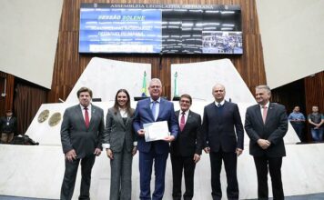 Estruturar Imóveis Comerciais recebe homenagem na Assembleia Legislativa do Paraná