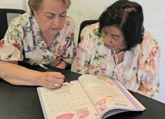 Vida nova: Programa dos Amigos do HC ajuda aposentada a aprender a ler e escrever aos 75 anos
