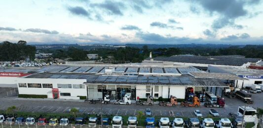 Savana celebra 20 anos e consolida operação Mercedes-Benz com foco em experiência completa e presença estratégica no Sul e Sudeste