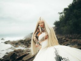 Após sucesso autorizado por Kylie Minogue, Bárbara Grando abre 2026 com o single “Dizendo Sim pra Mim (pra Deus)”