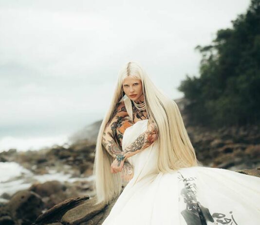 Após sucesso autorizado por Kylie Minogue, Bárbara Grando abre 2026 com o single “Dizendo Sim pra Mim (pra Deus)”