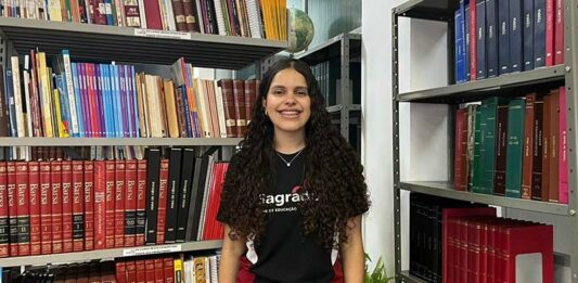 De escola pública ao sonho de ser professora: jovem de Curitiba transforma oportunidade em vocação